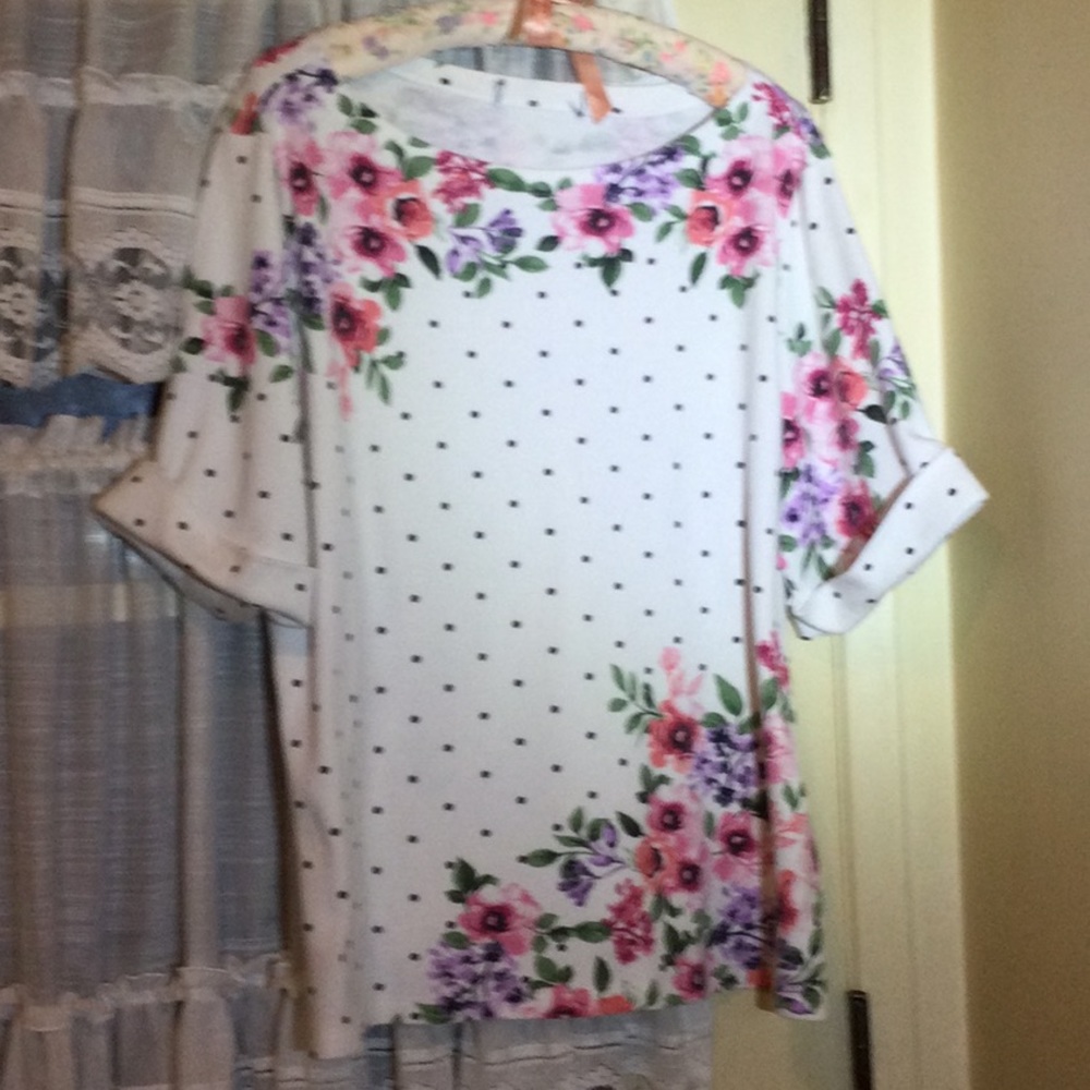 Floral Print Women’s 1X size Casual Tee Shirt